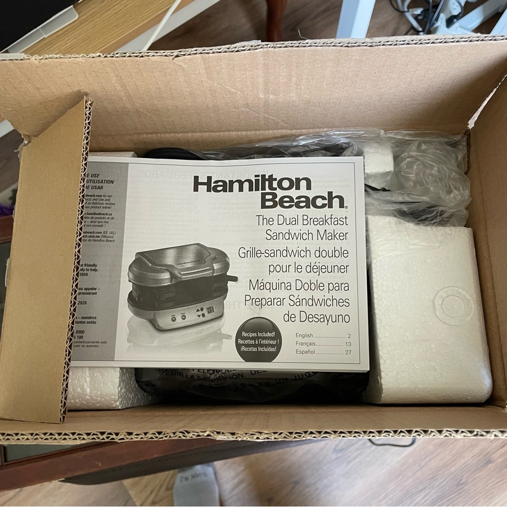 Dual breakfast sandwich maker